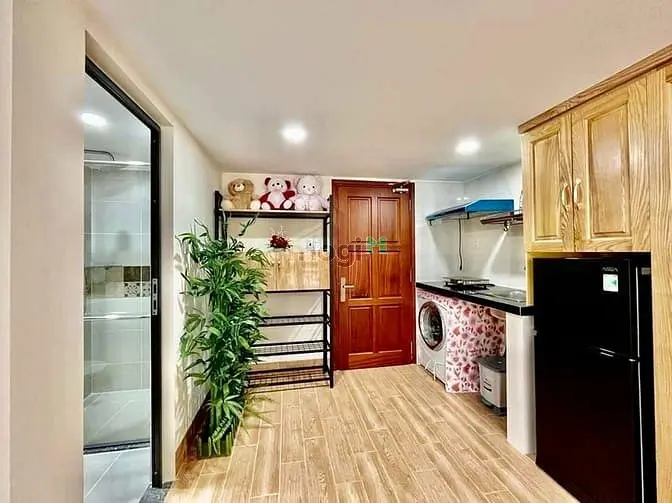 Căn Hộ Tiện Nghi - Full Nội Thất - Ban Công Ngay Trường Chinh - Pvh