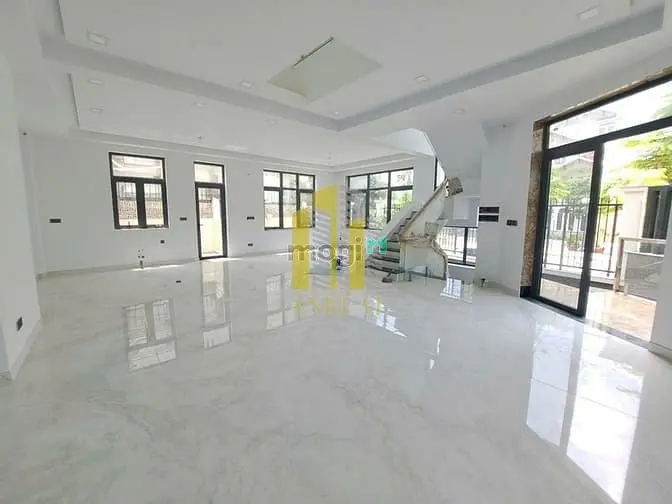 Villa Đường Trần Não Hầm 3 Lầu Căn Góc Giá 80 Triệu