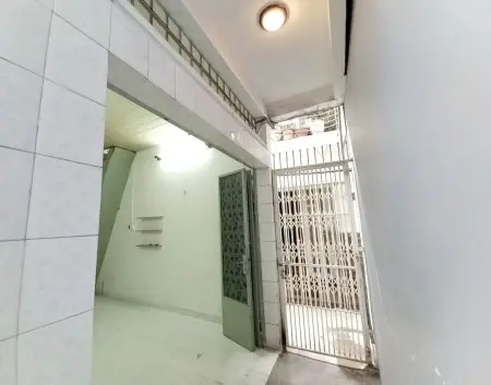 Cho Thuê Nhà Nguyên Căn, 2 Ban Công, Yên Tĩnh, Thoáng Mát, Phan Văn Trị.