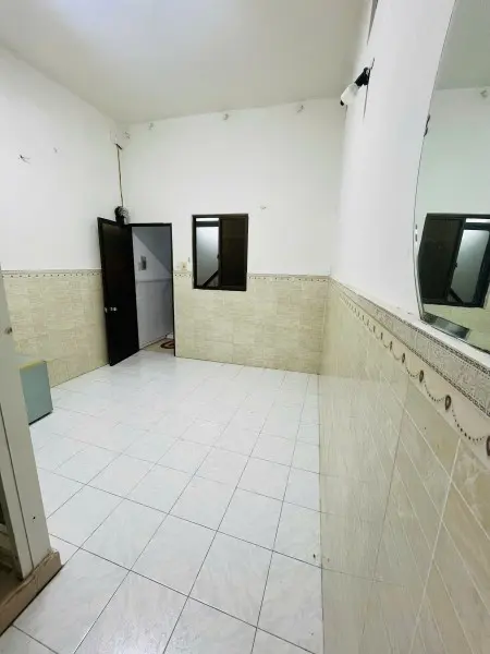 Trống 1 Phòng Lầu 1, Dọn Vào Ở Ngay !!!