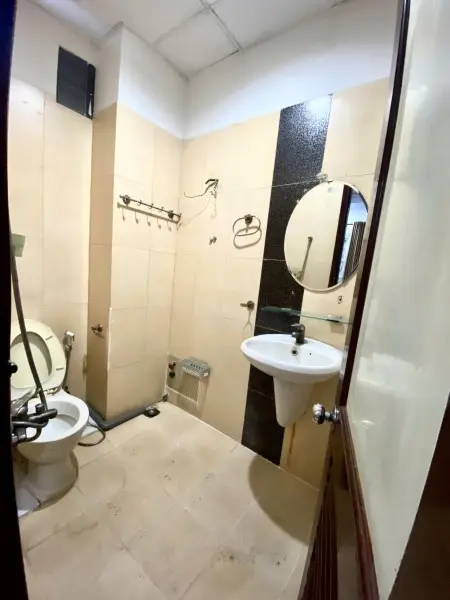 Phòng Giá Rẻ 30M2 Ngay Cộng Hòa Chân Cầu Hoàng Hoa Thám, Quận Tân Bình