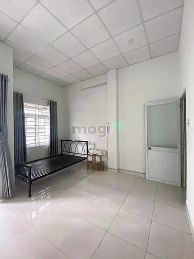 Bán Nhà Phân Lô Long Trường Tđ - 3 Tầng Hc - Đường 6M - Giá 5.2 Tỷ