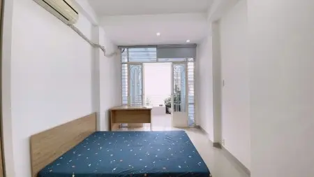 Cho Thuê Phòng Ban Công Lớn 30M2 Nguyễn Trãi, Quận 1, Gần Ốc Đào, Nhà Mới, Sạch Sẽ