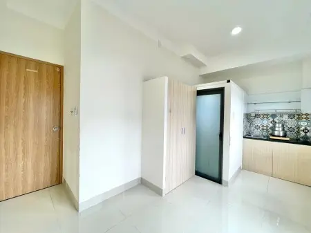 Phòng Đón Nắng Cửa Sổ Siêu Thoáng Sạch Đẹp Âu Cơ Gần Đầm Sen