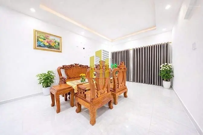 Nhà Phố Sân Rộng - Hiện Đại - Có Sẵn Nội Thất Giá 22 Triệu