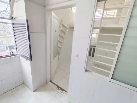 Phòng Có 4 Cửa Sổ, Free Wi-Fi, Sẵn Bếp, Tủ, Đầu Dãy Trọ, Gạch, Có Mọi Thứ,...