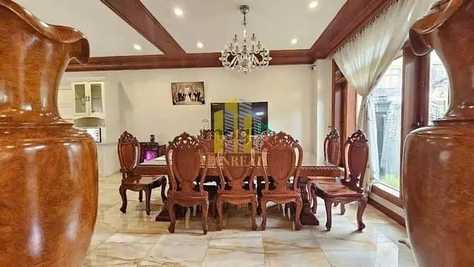 Biệt Thự Cao Cấp Trần Não - Thang Máy - Nội Thất Xịn - Giá 130 Triệu