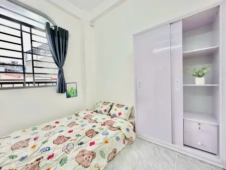 Cho Thuê Phòng Ban Công Bình Thạnh Gần Ngã Tư Hàng Xanh, Tiện Đi Q1. Giá Chỉ 5.5 Triệu