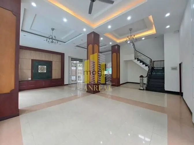 Biệt Thự 400M2 Tại Thảo Điền - Hồ Bơi, Sân Vườn - Khu An Ninh 24/7