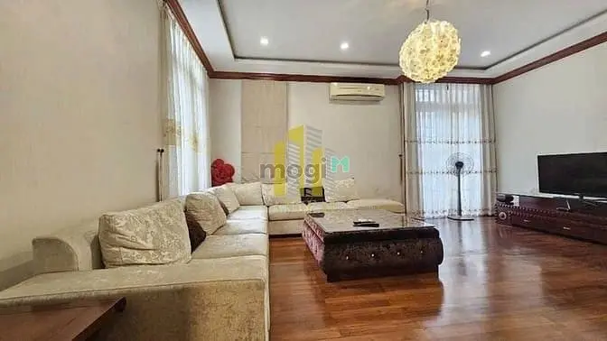 Biệt Thự Cao Cấp Trần Não - Thang Máy - Nội Thất Xịn - Giá 130 Triệu