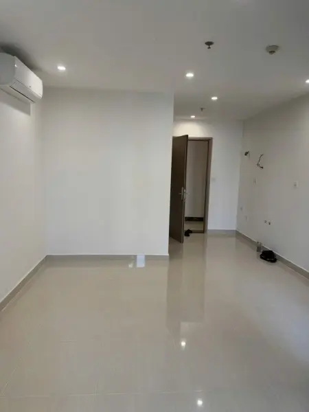 Cho Thuê Căn Hộ Studio Nhà Trống Có Rèm, Kính Nhà Tắm.
