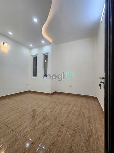 Nhà 5T Đẹp Ngõ La Thành - Hào Nam Ngõ 2,5M, Cách Ôtô Tránh 80M Sát Mp