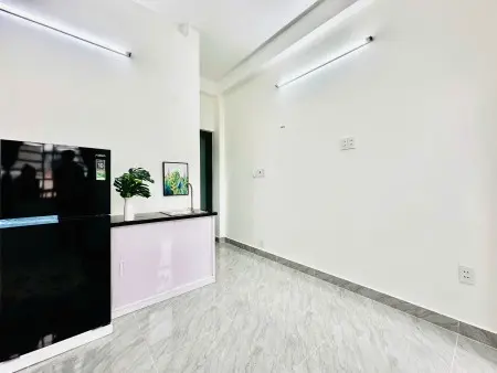 Cho Thuê Phòng Ban Công Bình Thạnh Gần Ngã Tư Hàng Xanh, Tiện Đi Q1. Giá Chỉ 5.5 Triệu