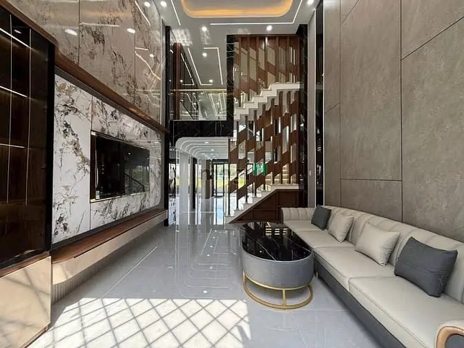 Nhà Đường Thông, Kế Bên Chợ Và Ubp, Dt:4X15,5M, Lửng, 3 Lầu, 4Pn, Gara