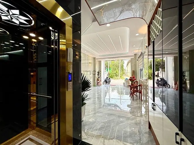 Nhà Có Thang Máy, Góc 2 Mt Đường Cầu 3 Phụ, Dt:4.3X18M, Lửng, 3 Lầu.