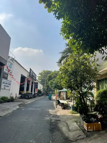 Phòng Nhỏ, Lầu 1, Có Cửa Sổ, An Ninh. Tiện Qua Vincom Phan Văn Trị 2P Đi Xe