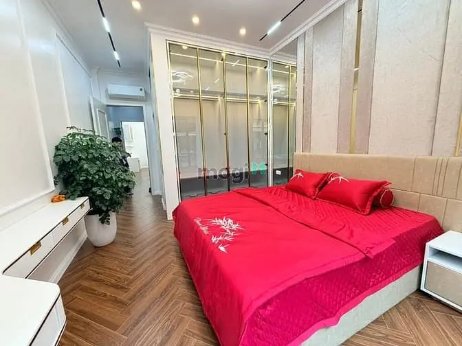 Nhà Đẹp Hoàng Quốc Việt - Ô Tô Tránh