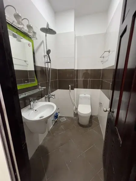 Phòng Có Máy Lạnh,Ngay Cầu Vượt Linh Xuân