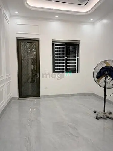 Nhà Đẹp Hoàng Quốc Việt - Ô Tô Tránh