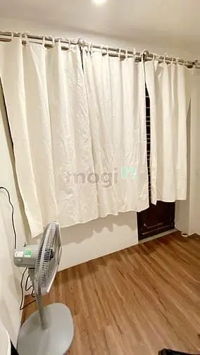 Cho Thuê Phòng Q10.Lầu 3.Mới Keng Cửa Sổ Ban Công Tolet Riêng 2Tr4