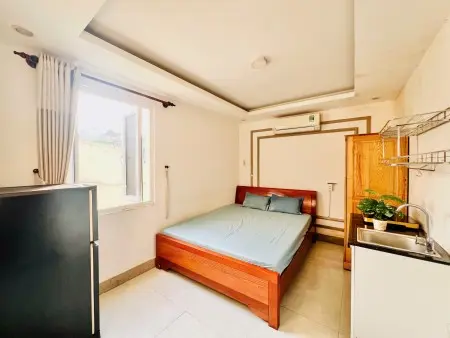 Phòng Cửa Sổ Trời Có Thang Máy Gần Công Viên Làng Hoa