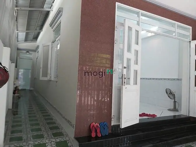 Cho Thuê Nhà Mặt Tiền Kinh Doanh Buôn Báo, Ở Trước Cổng Trường Phth