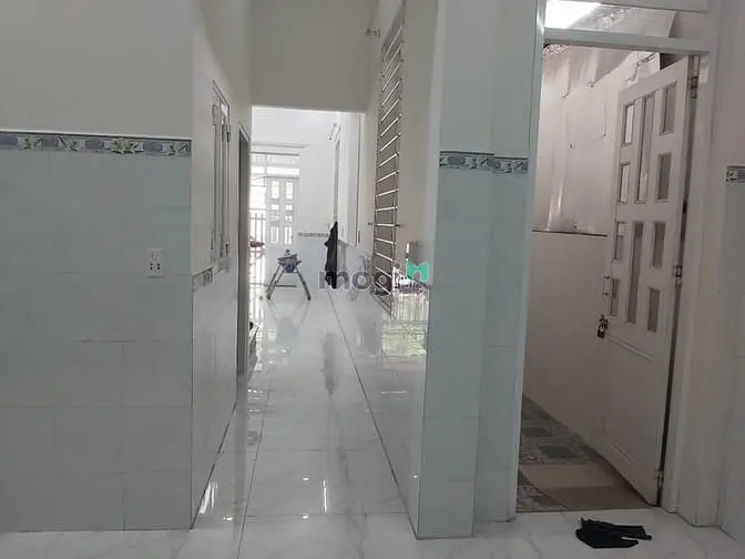 Cho Thuê Nhà Mặt Tiền Kinh Doanh Buôn Báo, Ở Trước Cổng Trường Phth