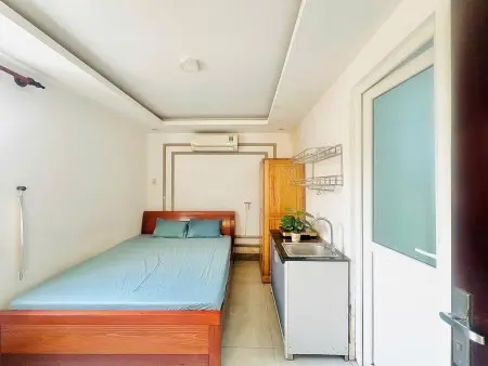 Phòng Cửa Sổ Trời Có Thang Máy Gần Công Viên Làng Hoa