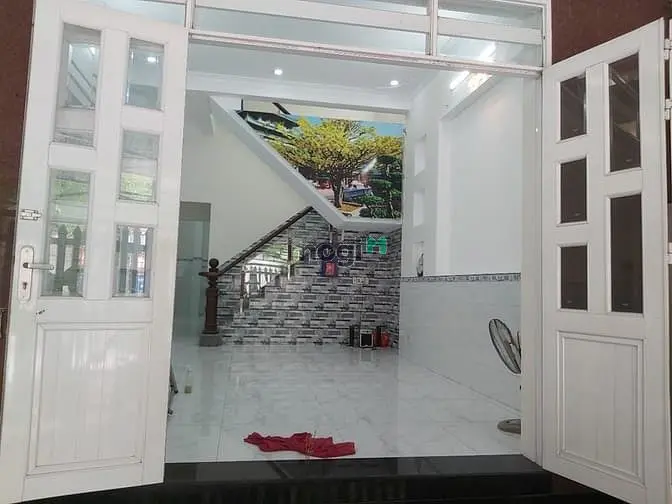 Cho Thuê Nhà Mặt Tiền Kinh Doanh Buôn Báo, Ở Trước Cổng Trường Phth