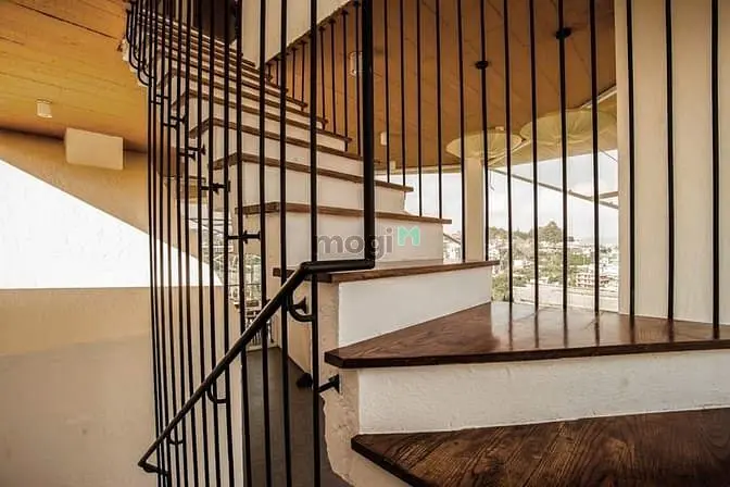 Bán Biệt Thự 3 Tầng 6 Phòng View Đẹp Đường Ô Tô Nam Hồ Đà Lạt