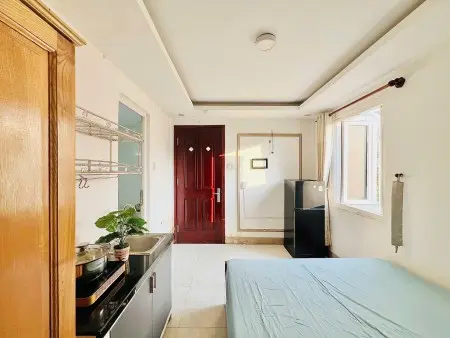 Phòng Cửa Sổ Trời Có Thang Máy Gần Công Viên Làng Hoa