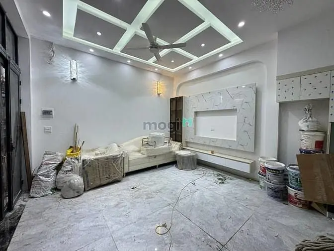 Cần Bán Gấp Nhà Mới - Thang Máy - Đê La Thành