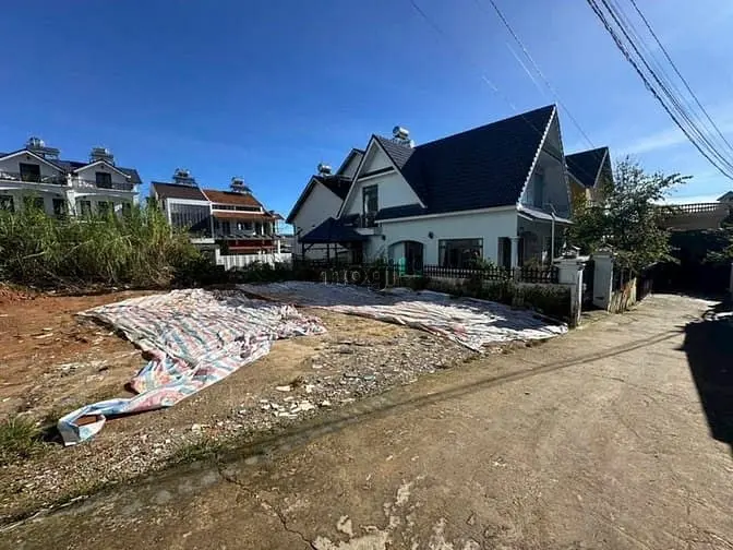 Bán Đất Biệt Thự Thổ Cư Đường Nam Hồ Đà Lạt, Đường Ô Tô Đất Bằng Phẳng