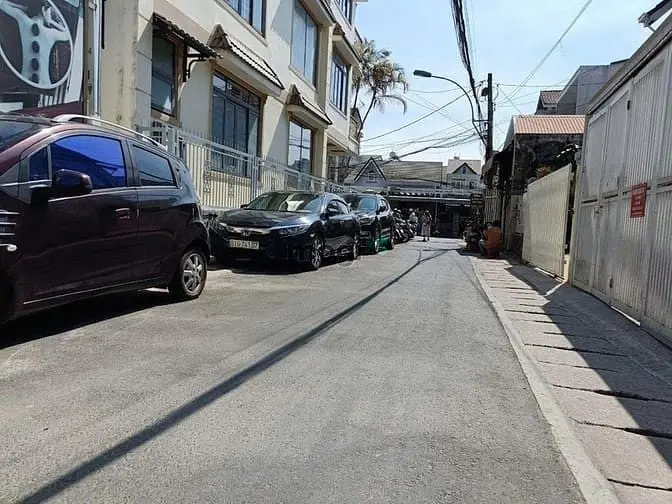 Bán Nhà Phố Đường Yersin, Đất 300M2, 5Pn Gần Hồ Xuân Hương Đà Lạt