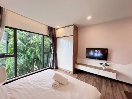 Studio Cửa Kính Full View Cây Xanh – Ánh Sáng Tự Nhiên Cực Đẹp – Full Nội Thất