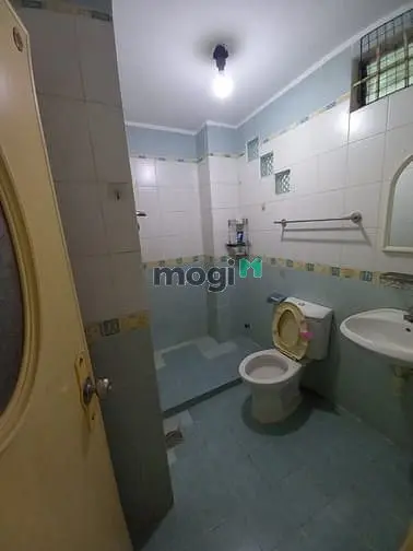 Cho Thuê Nhà 1 Trệt 1 Lửng 2 Lầu Hẻm Xe Hơi Đường Tân Cảng (Gần Metro)