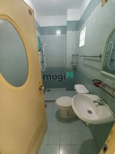 Cho Thuê Nhà 1 Trệt 1 Lửng 2 Lầu Hẻm Xe Hơi Đường Tân Cảng (Gần Metro)