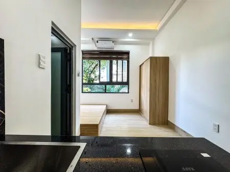 Phòng Đẹp Cạnh Cửa Sổ Rộng Ở Tân Phú