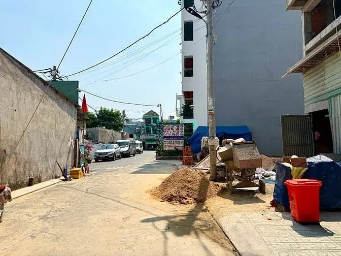 Nhà Có Thang Máy, Bên Trường Tiểu Học, Dt:4X20M, Lửng, 3 Lầu, 4Pn, 6Vs