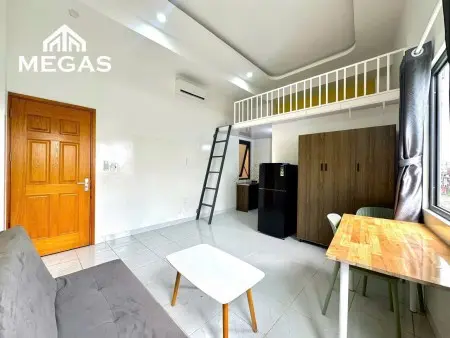 Cho Thuê Phòng Giá Rẻ - Mới Xây Ban Công Ngay Cầu Sắt Nguyễn Thái Sơn - Dương Quảng Hàm