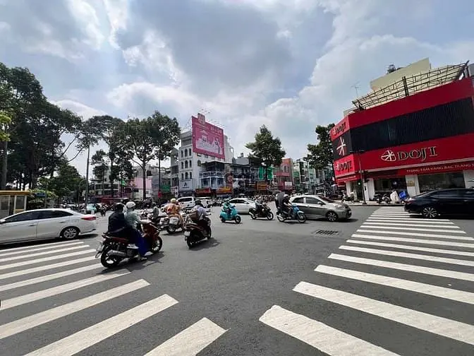 Cho Thuê Góc 2Mt Siêu Vip Ngay Ngã Tư 3/2 - Lê Hồng Phong