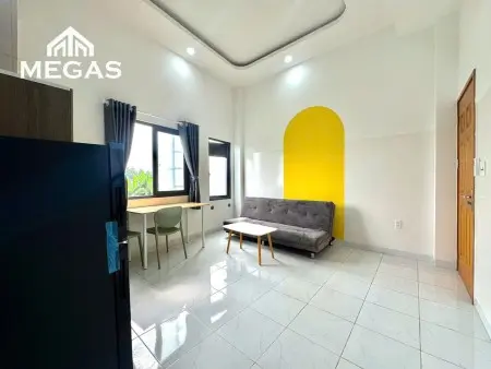 Cho Thuê Phòng Giá Rẻ - Mới Xây Ban Công Ngay Cầu Sắt Nguyễn Thái Sơn - Dương Quảng Hàm