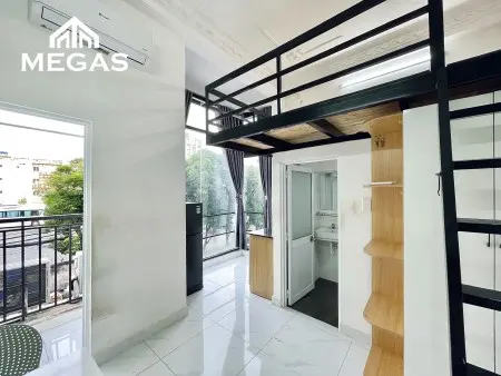 Cho Thuê Căn Hộ Có Gác , Ban Công Lớn Nằm Ngay Tại Đầu Đường Lê Tấn Quốc Quận Tân Bình