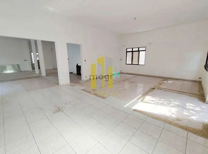 Cho Thuê Villa Kinh Doanh Đường Trần Văn Sắc 500M2 - Sân Rộng