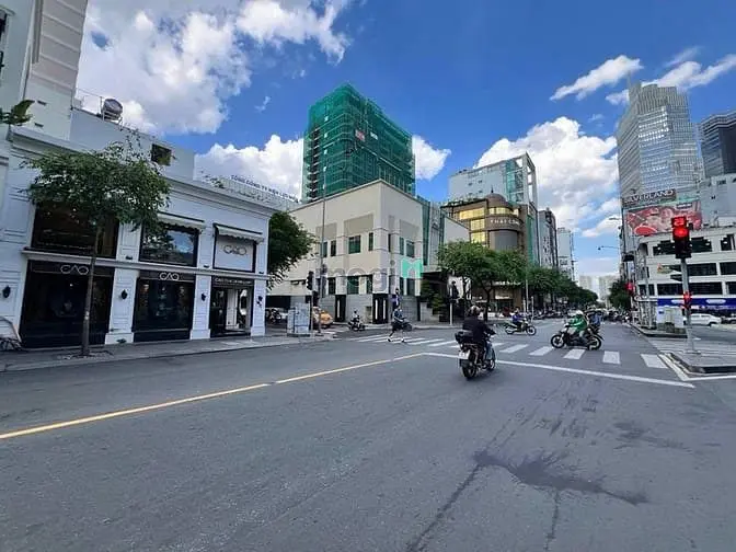 Mặt Bằng Góc Đối Diện Park Hyatt – Top Vị Trí Thương Hiệu Đẹp Nhất Q1