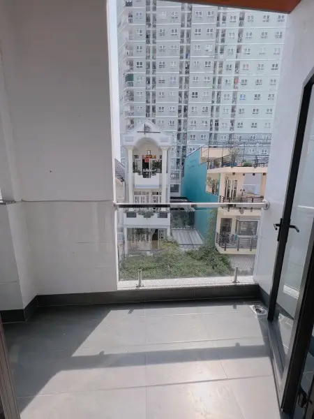 Phòng Ban Công Đầy Đủ Tiện Gần Đầm Sen