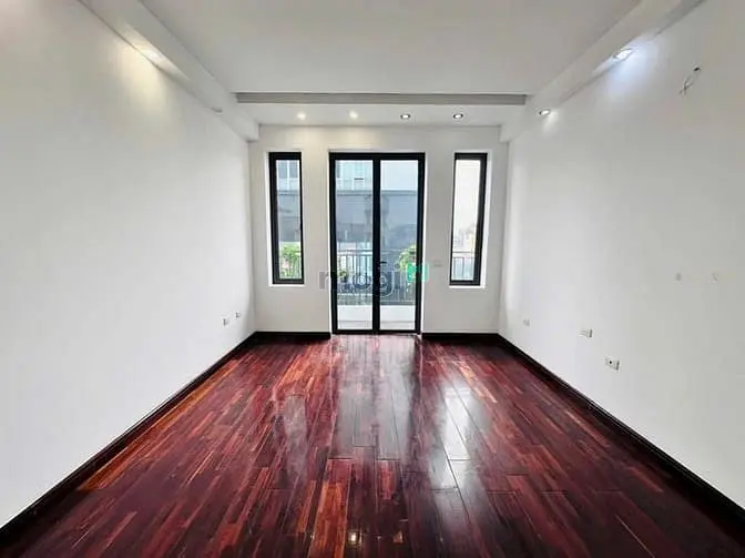 Nhà Mặt Tiền Khu Sân Bay Hồng Hà Quận Tân Bình, 70M2, 5 Tầng, 15.3 Tỷ