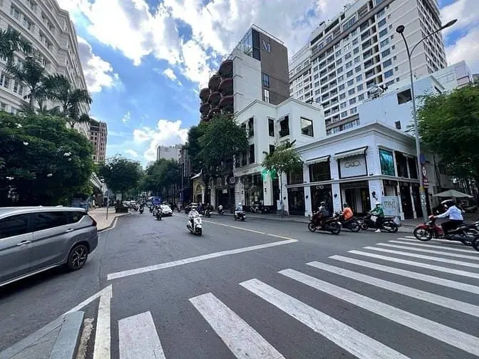 Mặt Bằng Góc Đối Diện Park Hyatt – Top Vị Trí Thương Hiệu Đẹp Nhất Q1