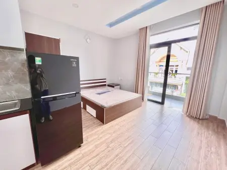 Phòng Ban Công Đầy Đủ Tiện Gần Đầm Sen