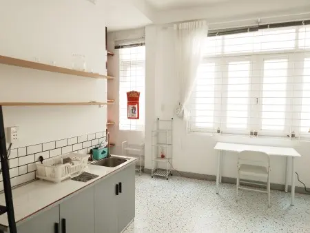 Phòng Ban Công Riêng Cửa Sổ Lớn 28M2 Đầy Đủ Tiện Ích; Khu Vực Trần Não - Lương Định Của.